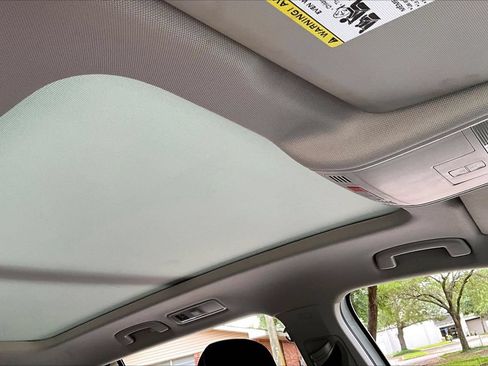 Used 2024 Volkswagen Tiguan SE w/ Panoramic Sunroof Package AWD/4WD image 28