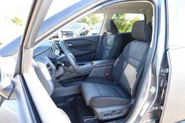 Certified 2025 Nissan Rogue SV FWD image 8