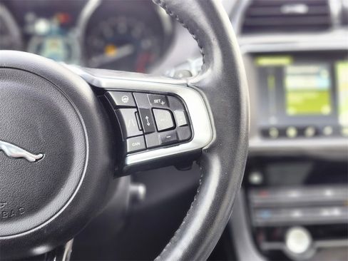 Used 2019 Jaguar F-PACE Prestige image 28