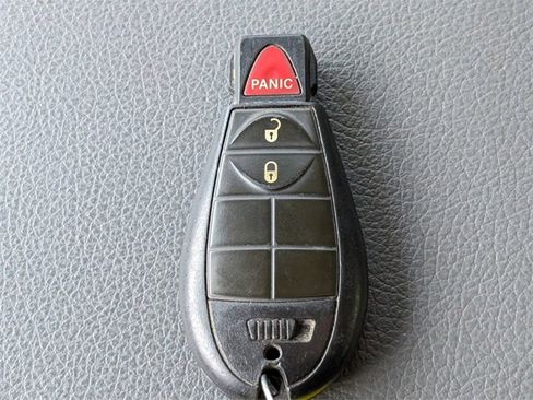 Used 2019 RAM 1500 Classic SLT w/ Luxury Group image 27