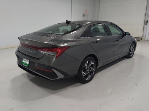 Used 2024 Hyundai Elantra SEL w/ Convenience Package FWD image 9