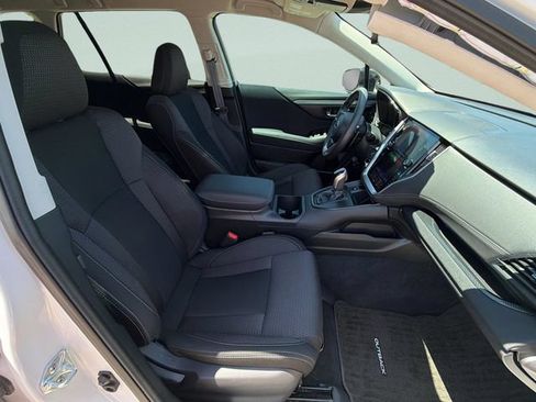 Used 2025 Subaru Outback Premium AWD/4WD image 11