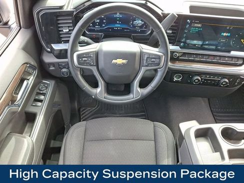 Used 2023 Chevrolet Silverado 1500 LT image 3