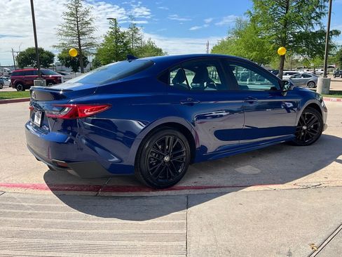Used 2025 Toyota Camry SE image 6
