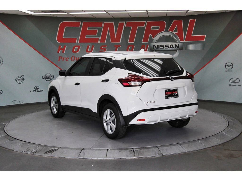 Certified 2025 Nissan Kicks Play S FWD image 4