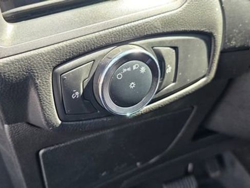 Used 2018 Ford Edge SE image 16