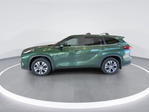 Used 2023 Toyota Highlander XLE AWD/4WD image 5