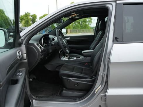 Used 2019 Jeep Grand Cherokee Altitude RWD image 14