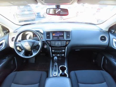 Used 2019 Nissan Pathfinder SV image 18
