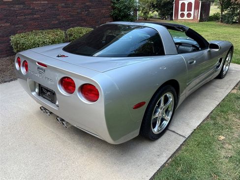 Used 2004 Chevrolet Corvette Coupe w/ Preferred Equipment Group image 39