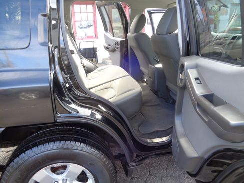 Used 2011 Nissan Xterra S image 17