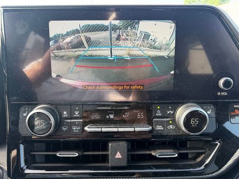 Used 2023 Toyota Highlander XSE AWD/4WD image 16