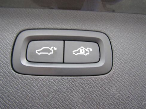 Used 2018 Volvo XC90 T5 Momentum w/ Convenience Package image 57