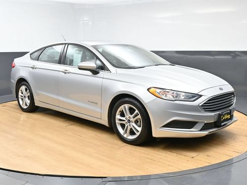 Used 2018 Ford Fusion S FWD image 3