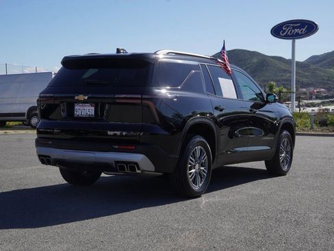 Used 2025 Chevrolet Traverse LT w/ Driver Confidence Package image 4
