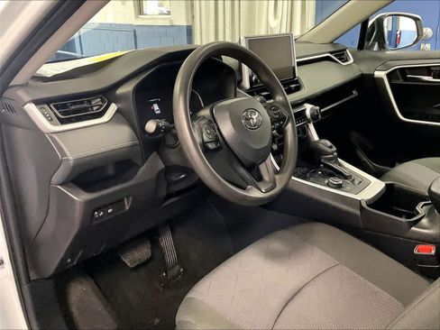 Used 2025 Toyota RAV4 XLE AWD/4WD image 8