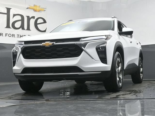 Used 2025 Chevrolet Trax LT FWD image 60