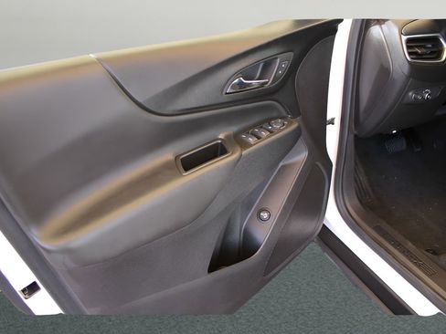 Used 2023 Chevrolet Equinox LS image 34