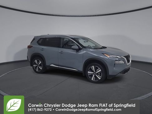 Used 2021 Nissan Rogue SL FWD image 2
