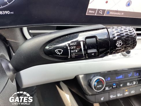 Used 2024 Hyundai Elantra Limited FWD image 24