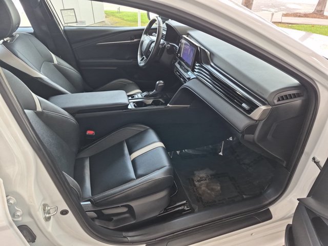 Used 2025 Toyota Camry SE FWD image 5