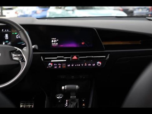 Used 2023 Kia Niro EX Touring image 11