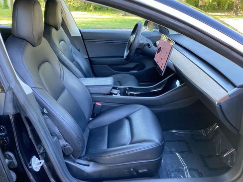 Used 2018 Tesla Model 3 Mid Range image 29