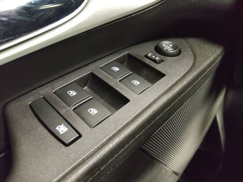 Used 2017 Chevrolet Equinox LT w/ Convenience Package image 27