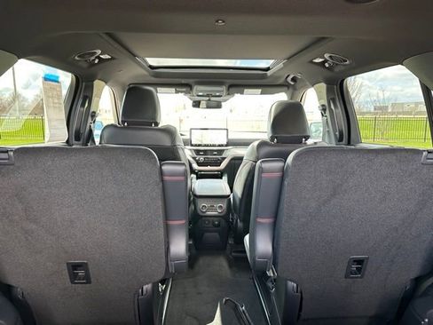 Used 2025 Ford Explorer ST-Line w/ Premium Package AWD/4WD image 14