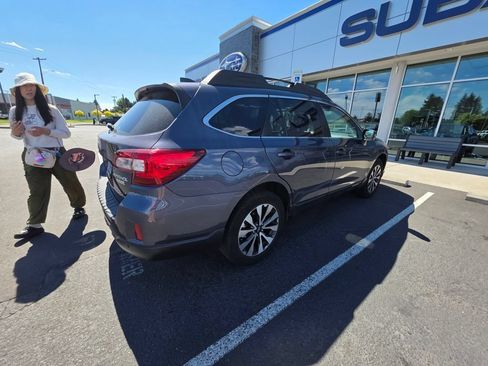 Used 2017 Subaru Outback 2.5i Limited AWD/4WD image 4