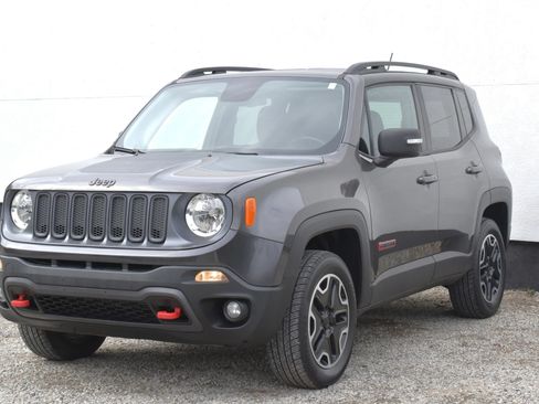 Used 2016 Jeep Renegade Trailhawk w/ Premium Trailhawk Package AWD/4WD image 36