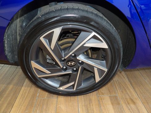 Used 2025 Hyundai Elantra SEL image 5