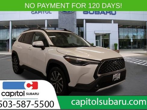 Used 2022 Toyota Corolla Cross XLE image 1