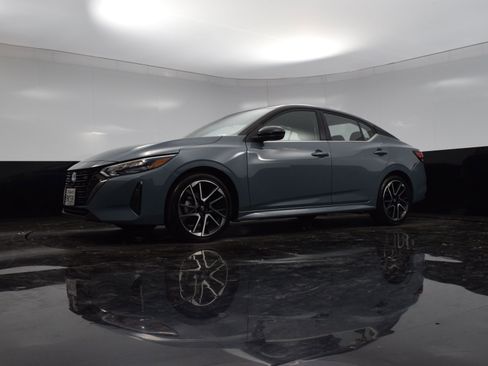 Used 2025 Nissan Sentra SR image 18