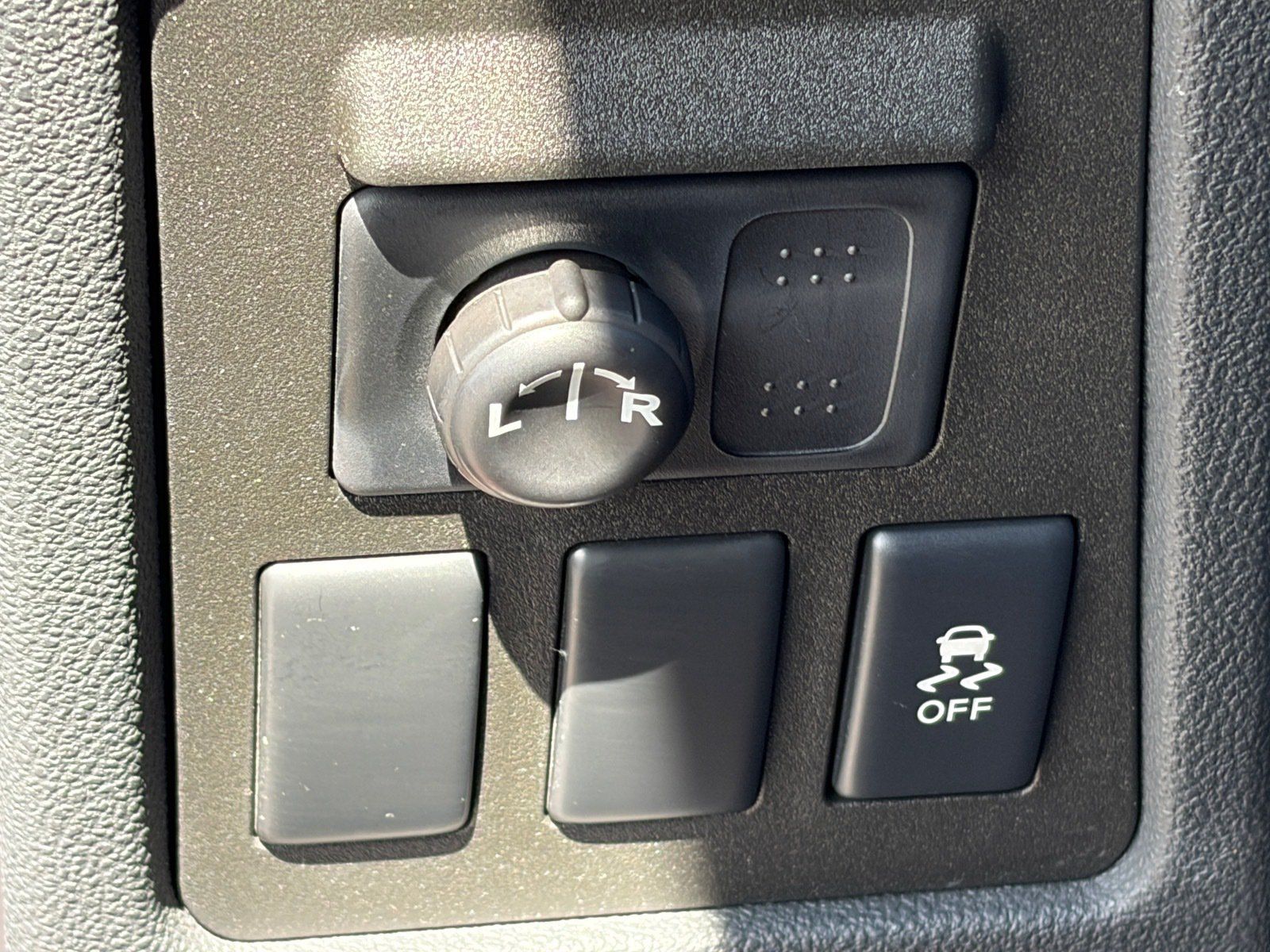 Used 2013 Nissan Rogue S FWD image 18