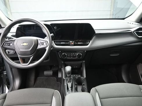 Used 2025 Chevrolet TrailBlazer LT FWD image 25