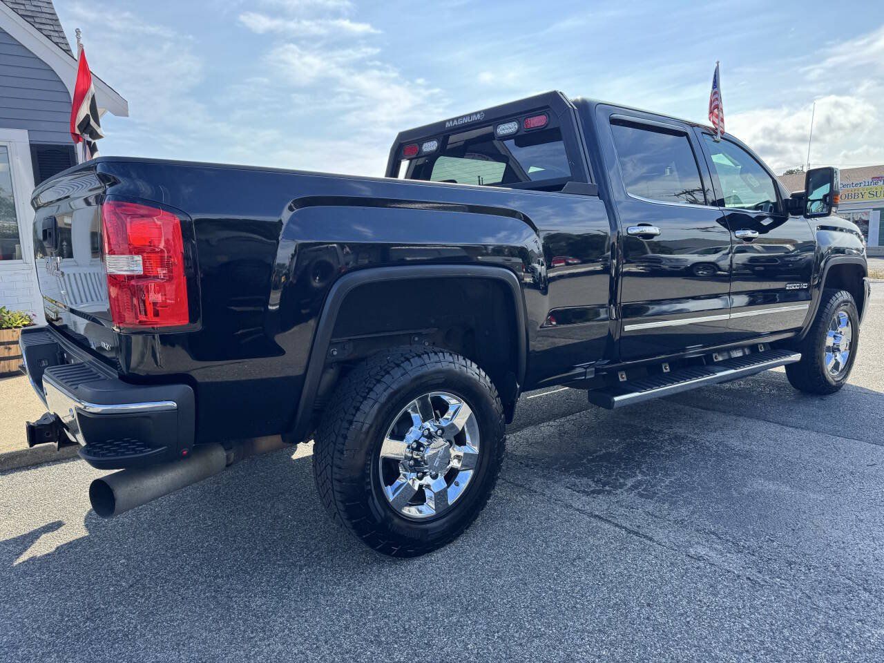 Used 2019 GMC Sierra 2500 SLT w/ Duramax Plus Package AWD/4WD image 11