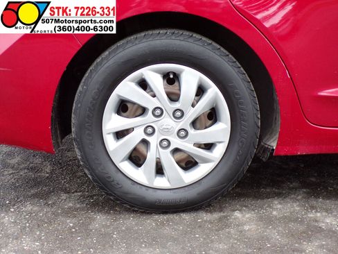 Used 2017 Hyundai Elantra SE image 15