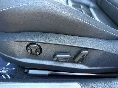 Used 2015 Volkswagen Golf R 4-Door image 28