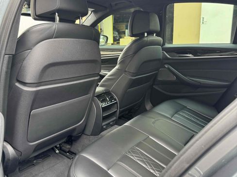 Used 2019 BMW 540i w/ M Sport Package image 12