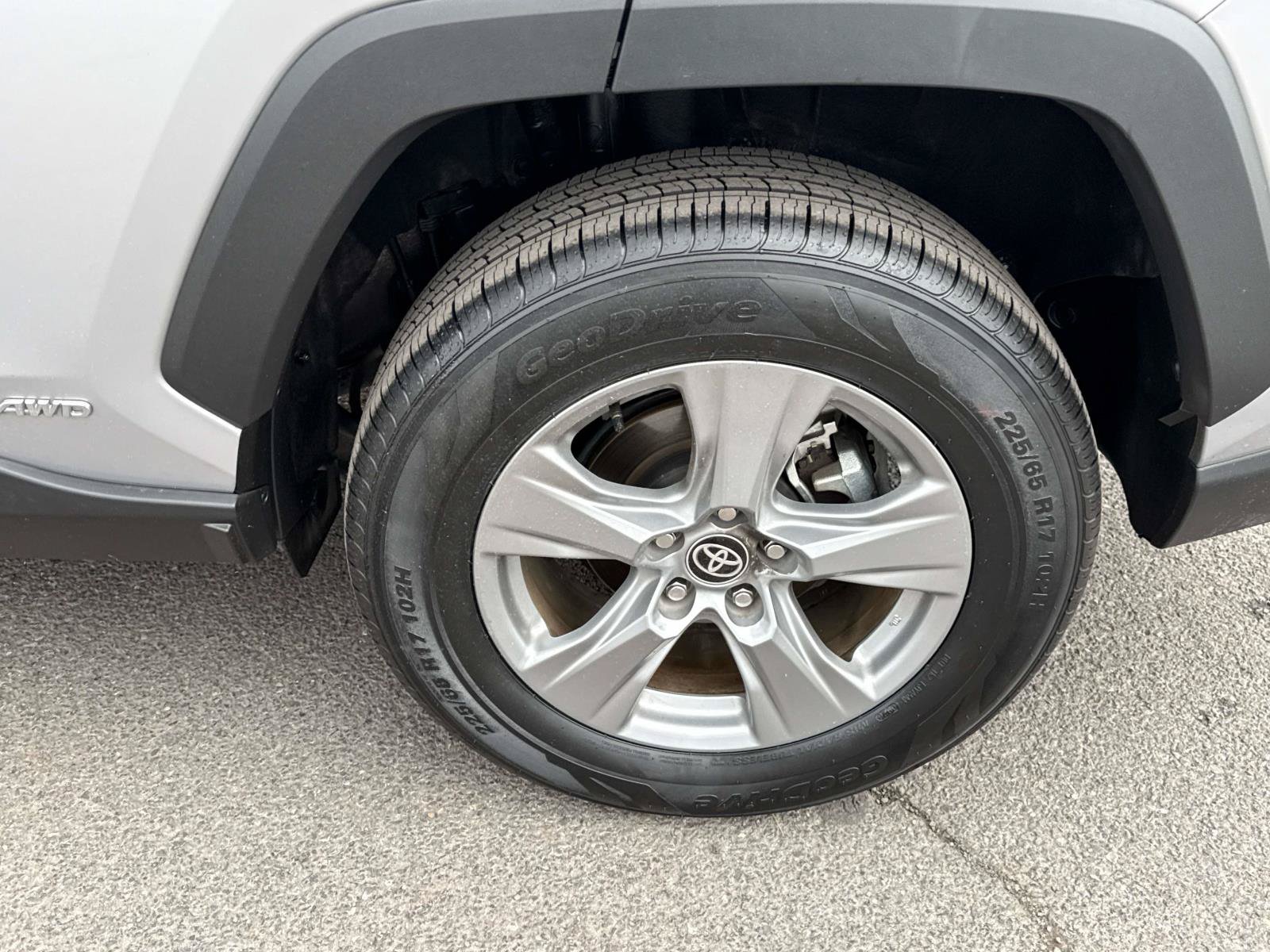 Used 2025 Toyota RAV4 XLE AWD/4WD image 7