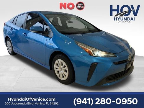 Used 2022 Toyota Prius LE FWD image 1