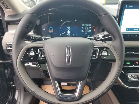 New 2026 Lincoln Corsair Premiere image 16