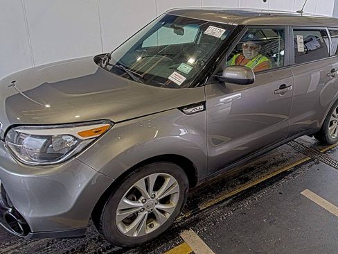 Used 2016 Kia Soul + FWD image 2