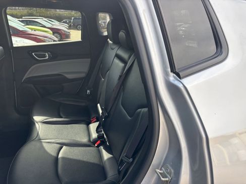 Used 2025 Jeep Compass Limited image 37