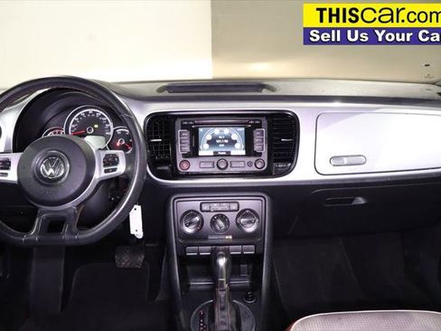 Used 2015 Volkswagen Beetle 1.8T Classic FWD image 21