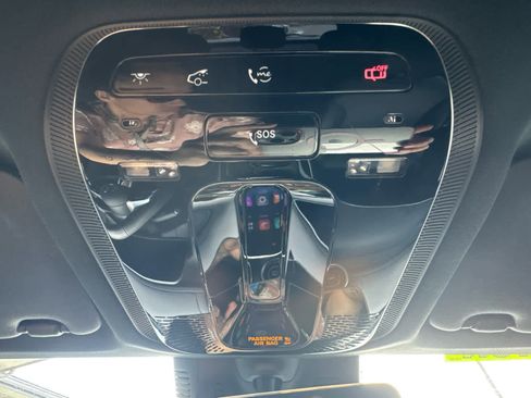 Used 2025 Mercedes-Benz GLC 300 4MATIC image 23