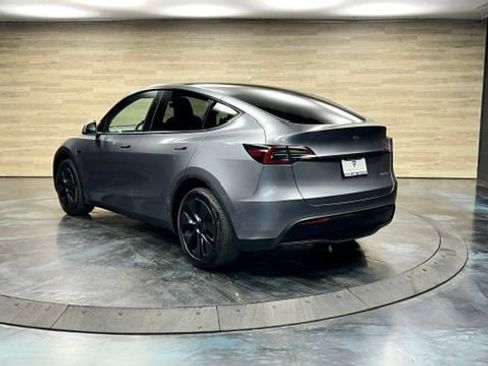 Used 2025 Tesla Model Y Long Range AWD/4WD image 16