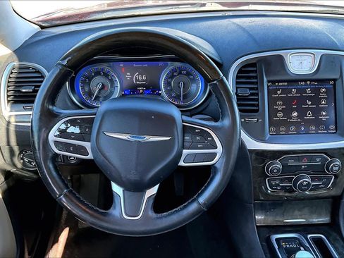 Used 2019 Chrysler 300 Limited image 5