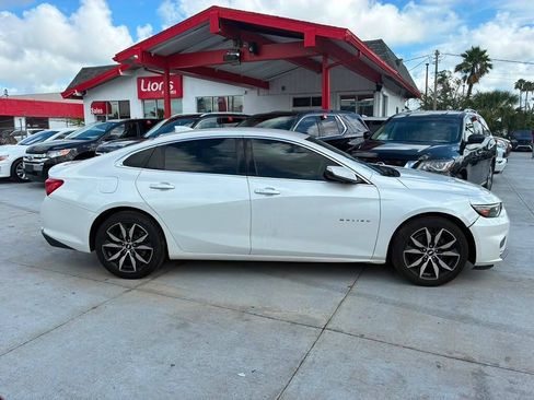 Used 2018 Chevrolet Malibu LT FWD image 2
